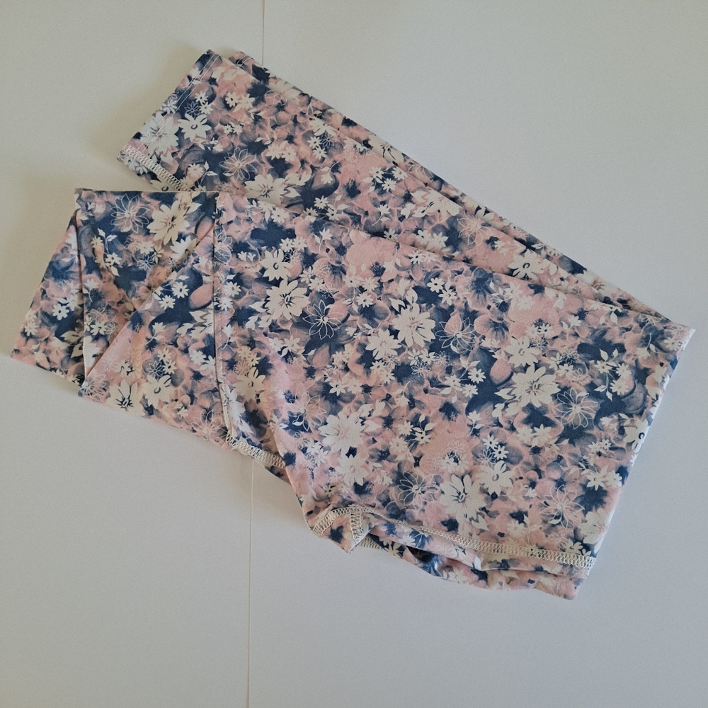 Evolution and Creation floral print crossover Activewear leggings.  Size small